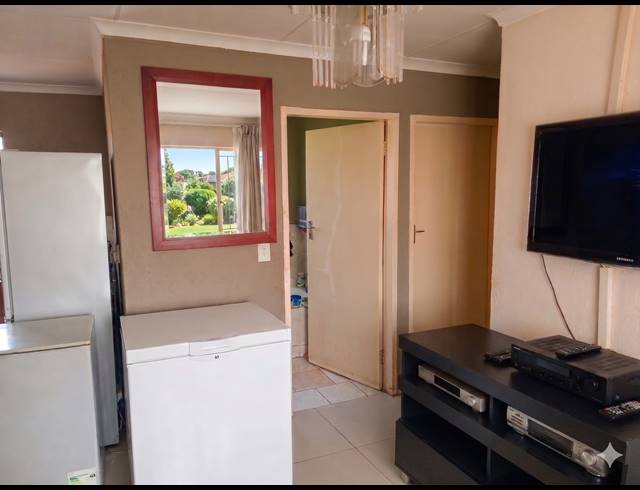 2 BEDROOM HOUSE FOR SALE IN LAKESIDE